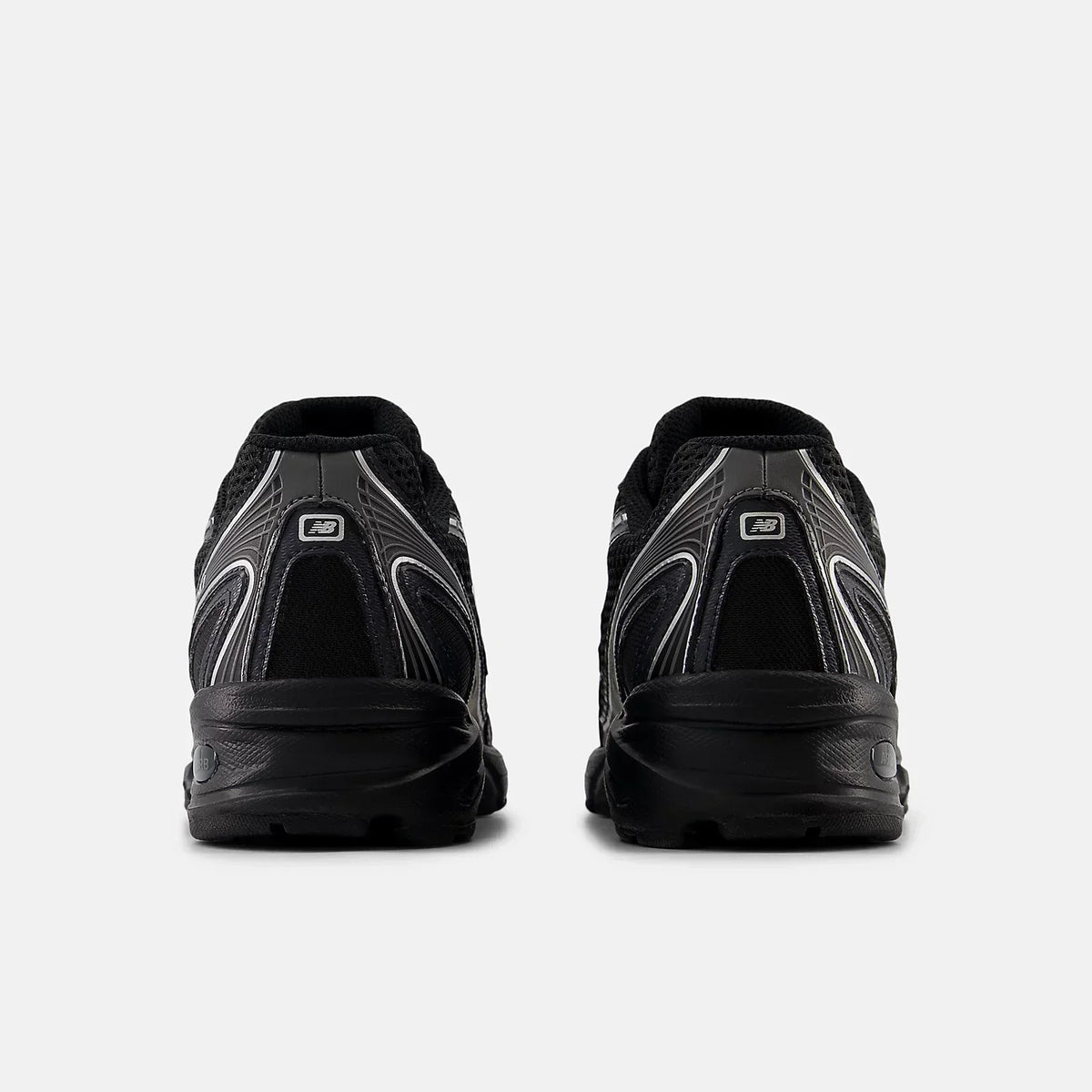 New Balance 740 Noir